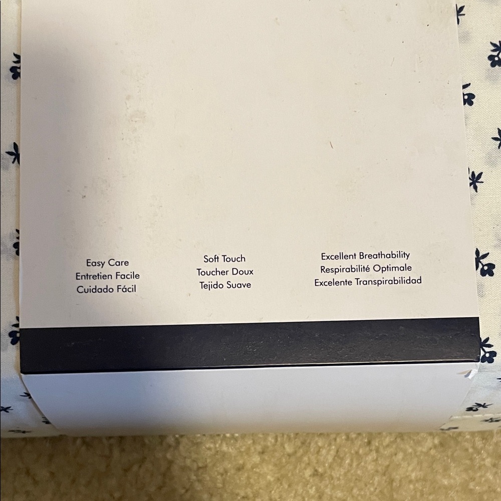 Tommy Hilfiger Full Sheet Set with Navy Pattern - Picture 4 of 6